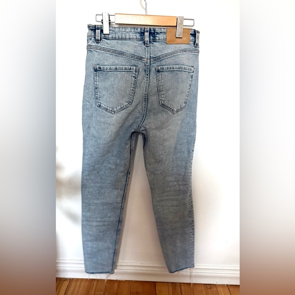 ZARA High-Rise Skinny Jeans Light Wash Distressed Knee Size 6 EU 38 - Picture 11 of 12